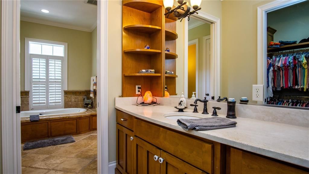 En Venta: $2,599,000 (5 camas, 4 baños, 4871 Pies cuadrados)