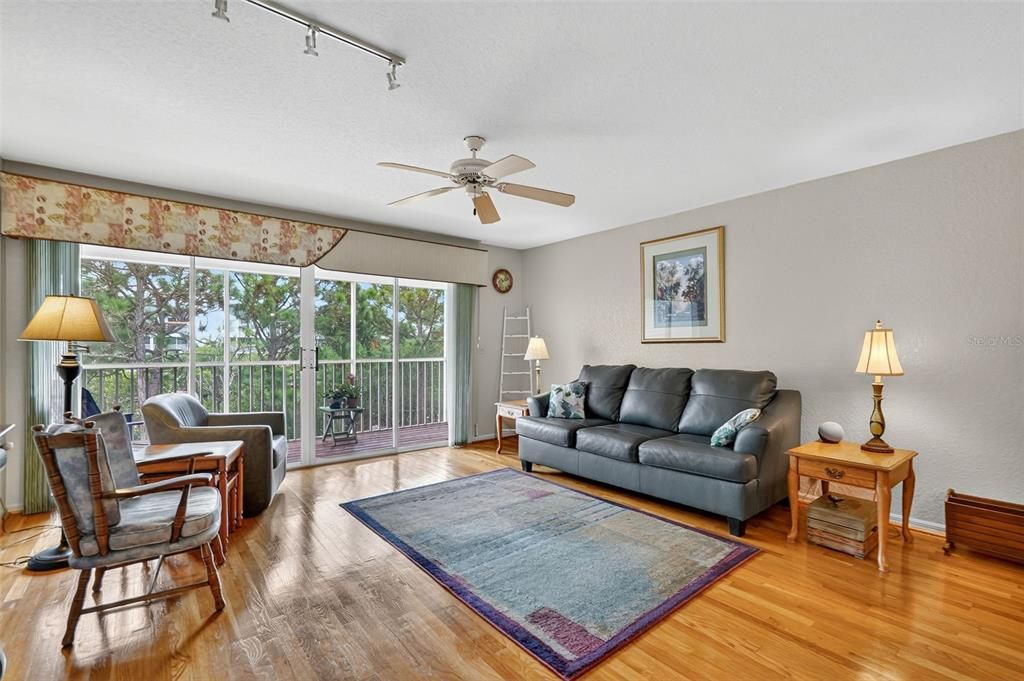 For Sale: $519,000 (3 beds, 4 baths, 2174 Square Feet)