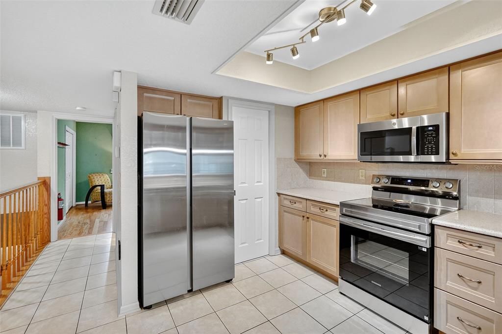 For Sale: $519,000 (3 beds, 4 baths, 2174 Square Feet)