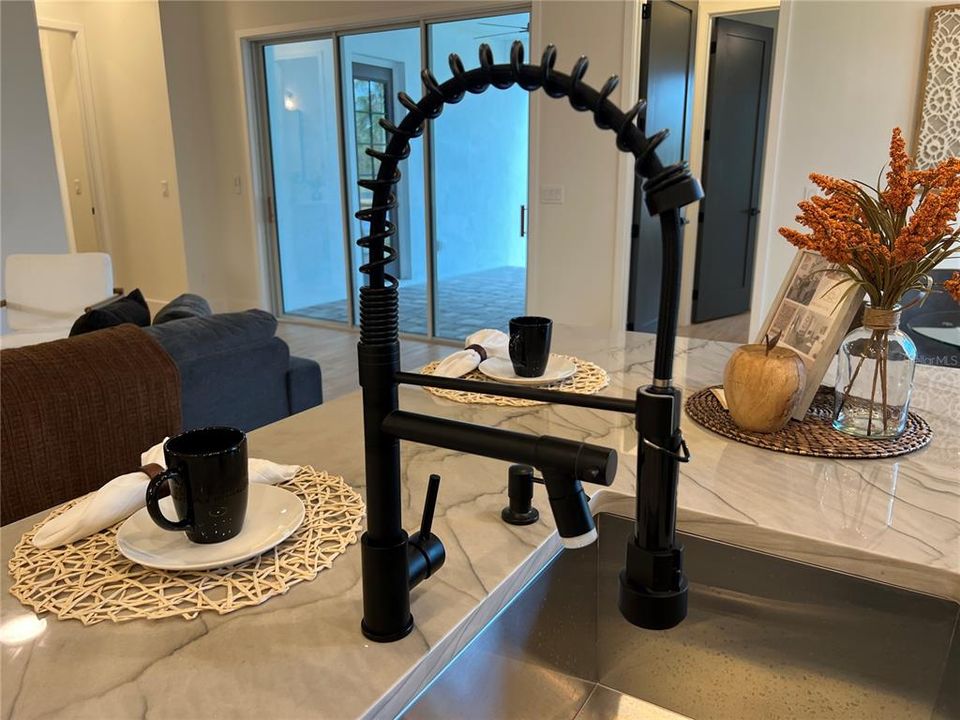 En Venta: $495,000 (4 camas, 3 baños, 1818 Pies cuadrados)