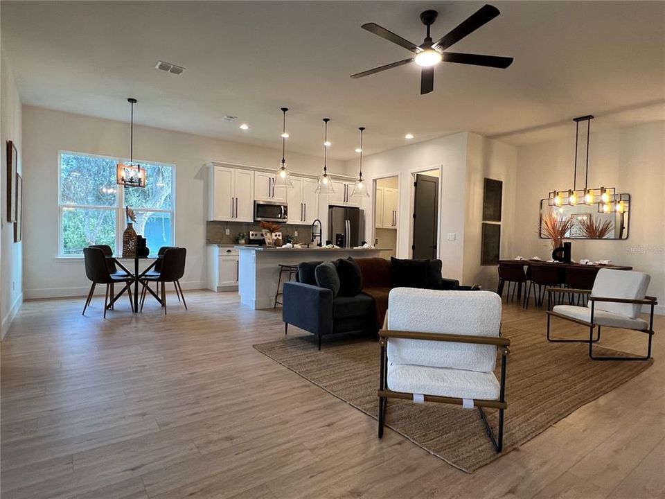 En Venta: $495,000 (4 camas, 3 baños, 1818 Pies cuadrados)