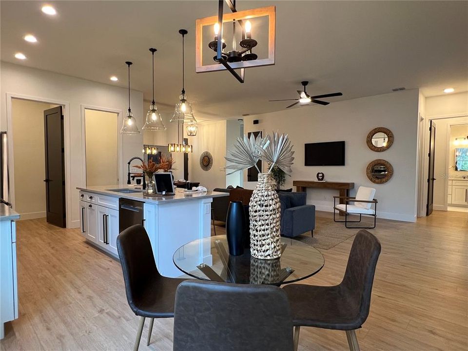 En Venta: $495,000 (4 camas, 3 baños, 1818 Pies cuadrados)