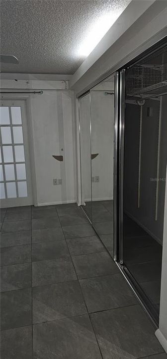 Под контрактом: $126,000 (2 спален, 2 ванн, 940 Квадратных фут)