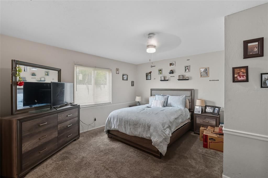 待售: $420,000 (4 贝兹, 3 浴室, 1990 平方英尺)