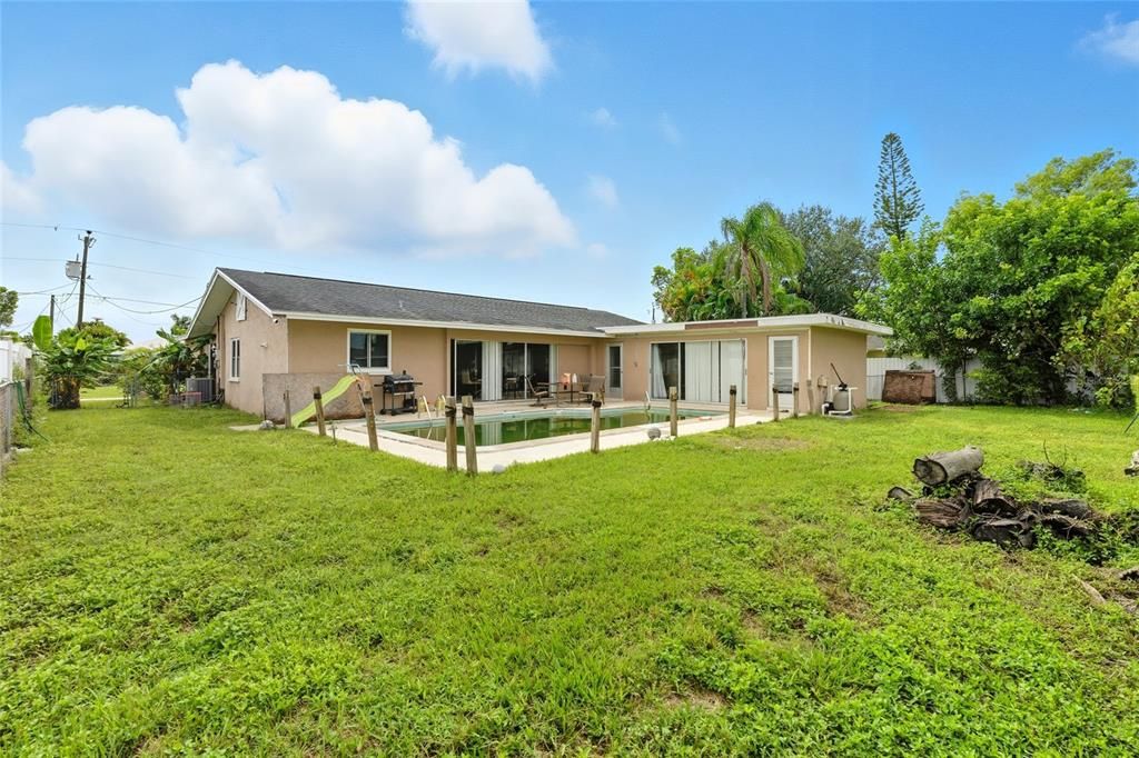 待售: $420,000 (4 贝兹, 3 浴室, 1990 平方英尺)