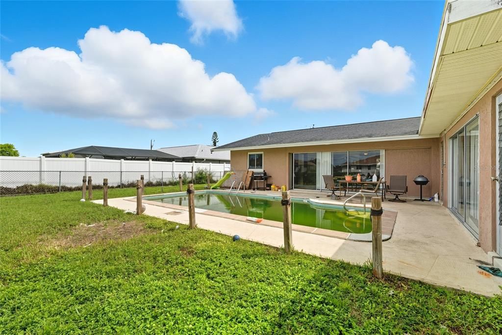 待售: $420,000 (4 贝兹, 3 浴室, 1990 平方英尺)