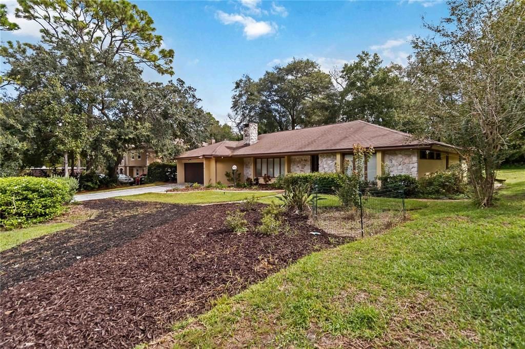 合同活跃: $519,000 (3 贝兹, 3 浴室, 1860 平方英尺)