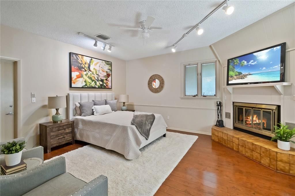 合同活跃: $519,000 (3 贝兹, 3 浴室, 1860 平方英尺)