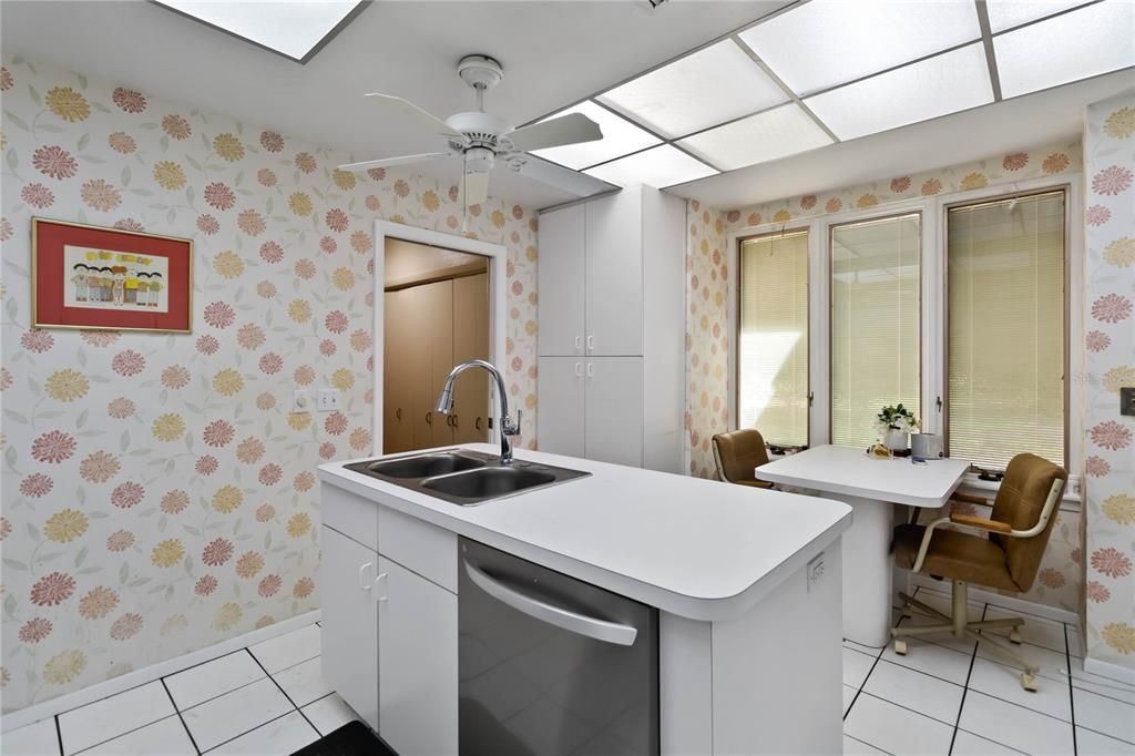 合同活跃: $519,000 (3 贝兹, 3 浴室, 1860 平方英尺)