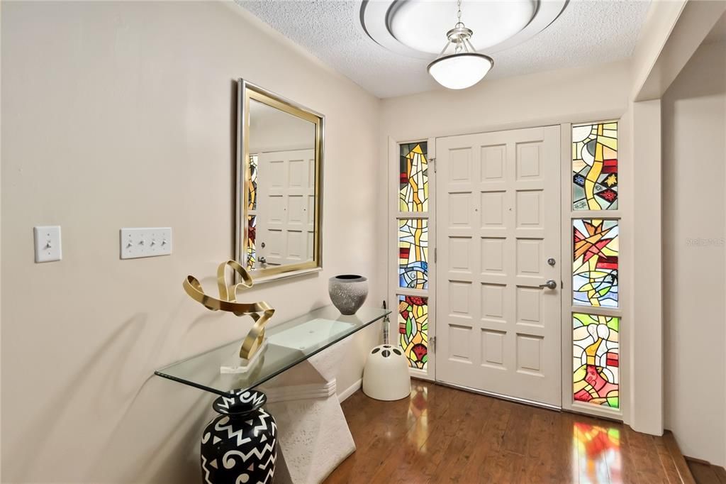 合同活跃: $519,000 (3 贝兹, 3 浴室, 1860 平方英尺)