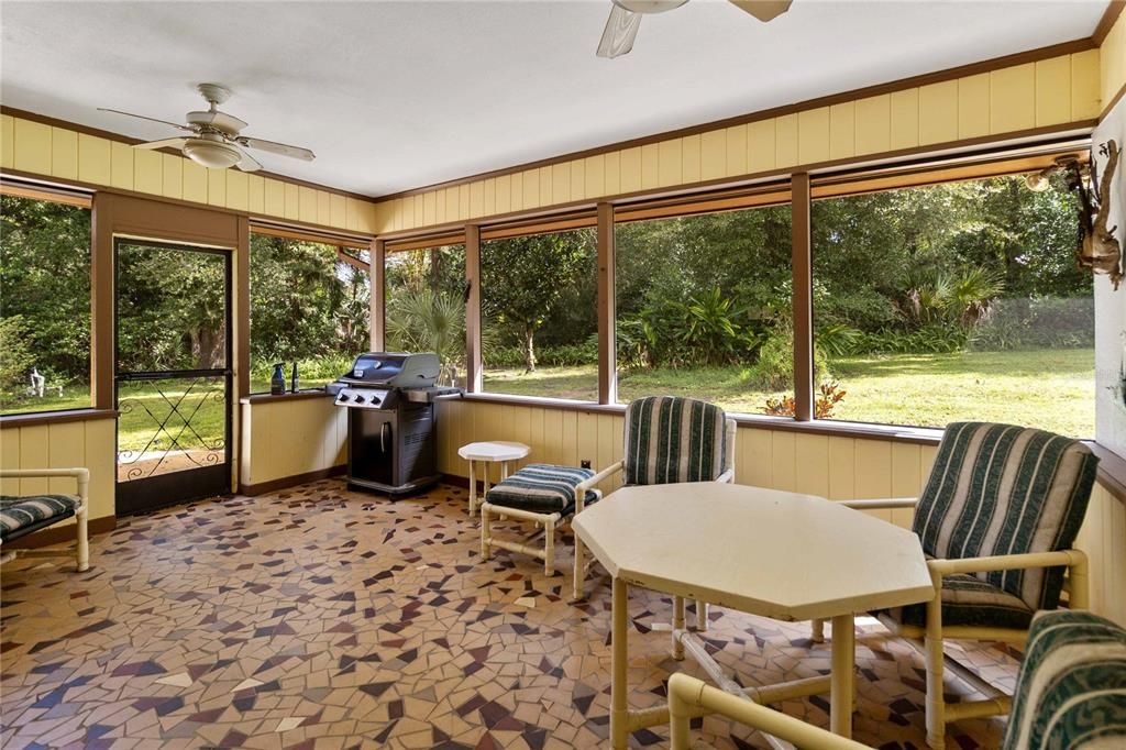 合同活跃: $519,000 (3 贝兹, 3 浴室, 1860 平方英尺)