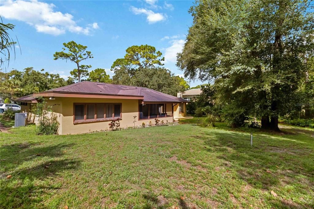 合同活跃: $519,000 (3 贝兹, 3 浴室, 1860 平方英尺)