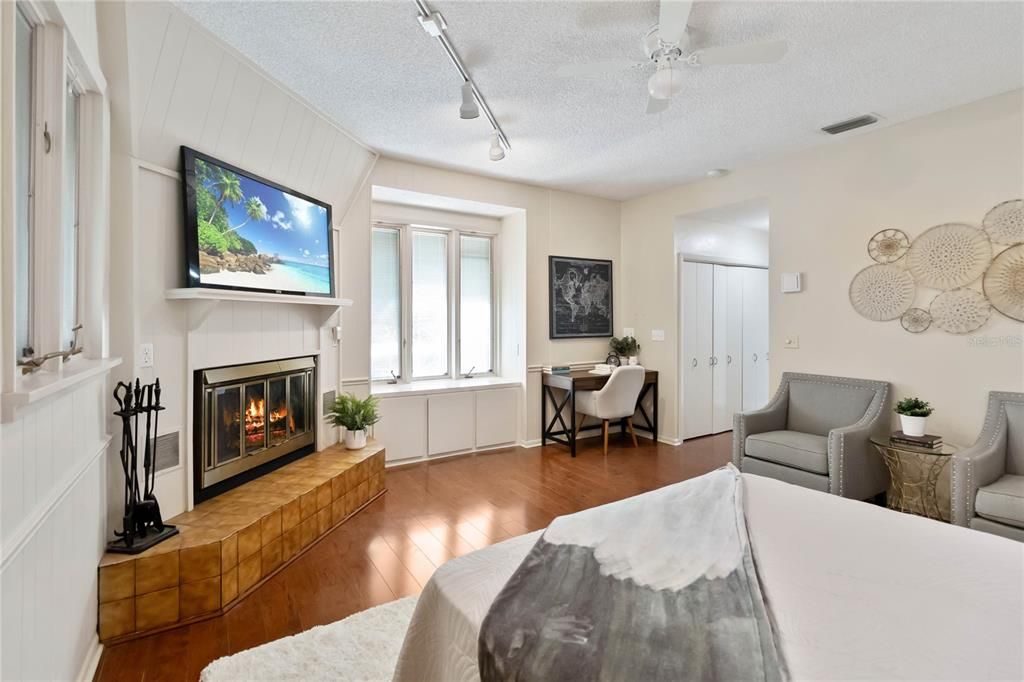 合同活跃: $519,000 (3 贝兹, 3 浴室, 1860 平方英尺)