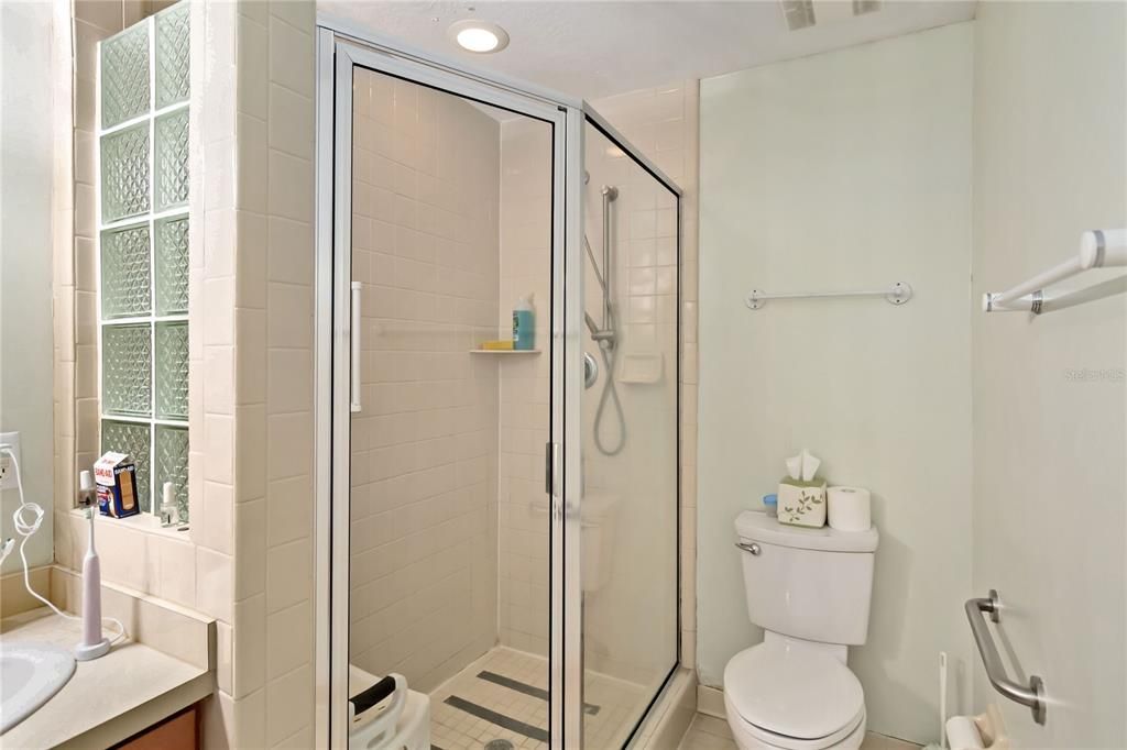 合同活跃: $519,000 (3 贝兹, 3 浴室, 1860 平方英尺)