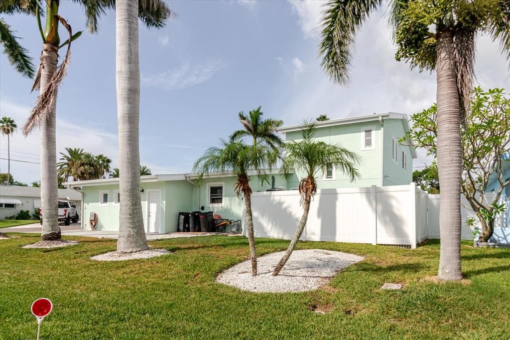 For Sale: $740,000 (3 beds, 3 baths, 2300 Square Feet)