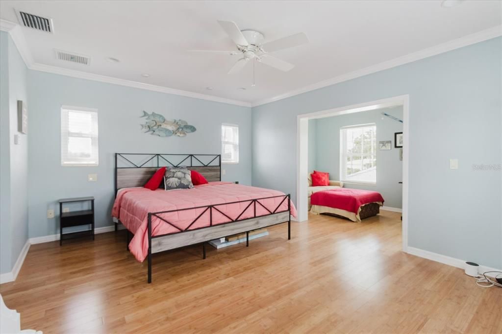 For Sale: $740,000 (3 beds, 3 baths, 2300 Square Feet)