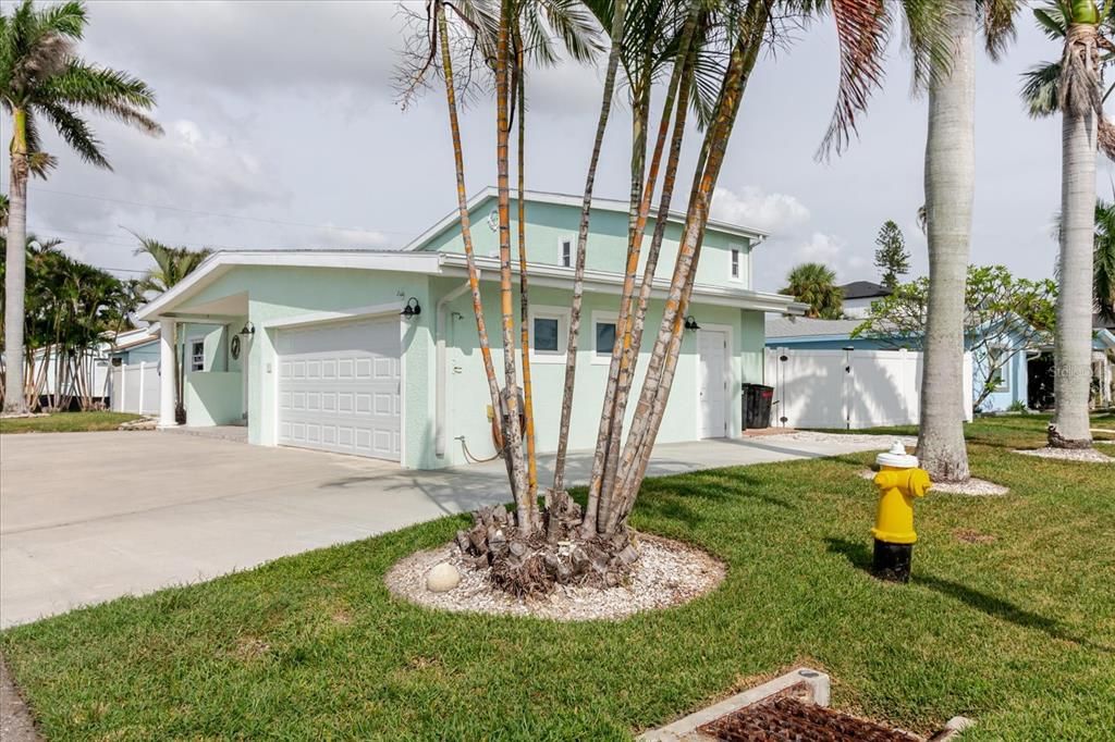 For Sale: $740,000 (3 beds, 3 baths, 2300 Square Feet)