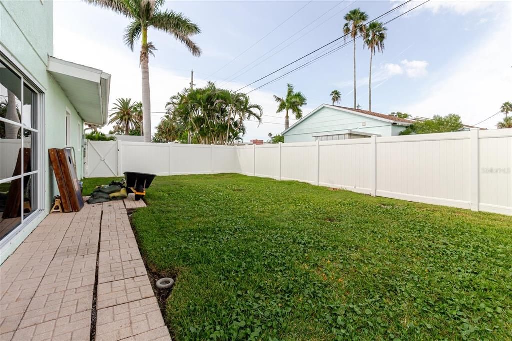 For Sale: $740,000 (3 beds, 3 baths, 2300 Square Feet)