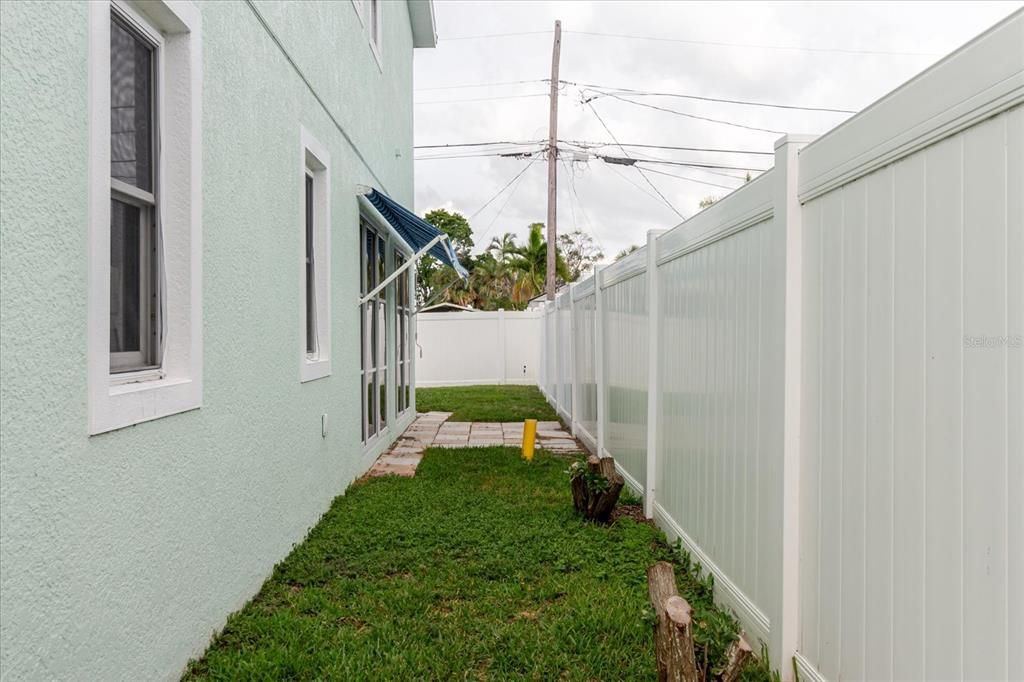 For Sale: $740,000 (3 beds, 3 baths, 2300 Square Feet)