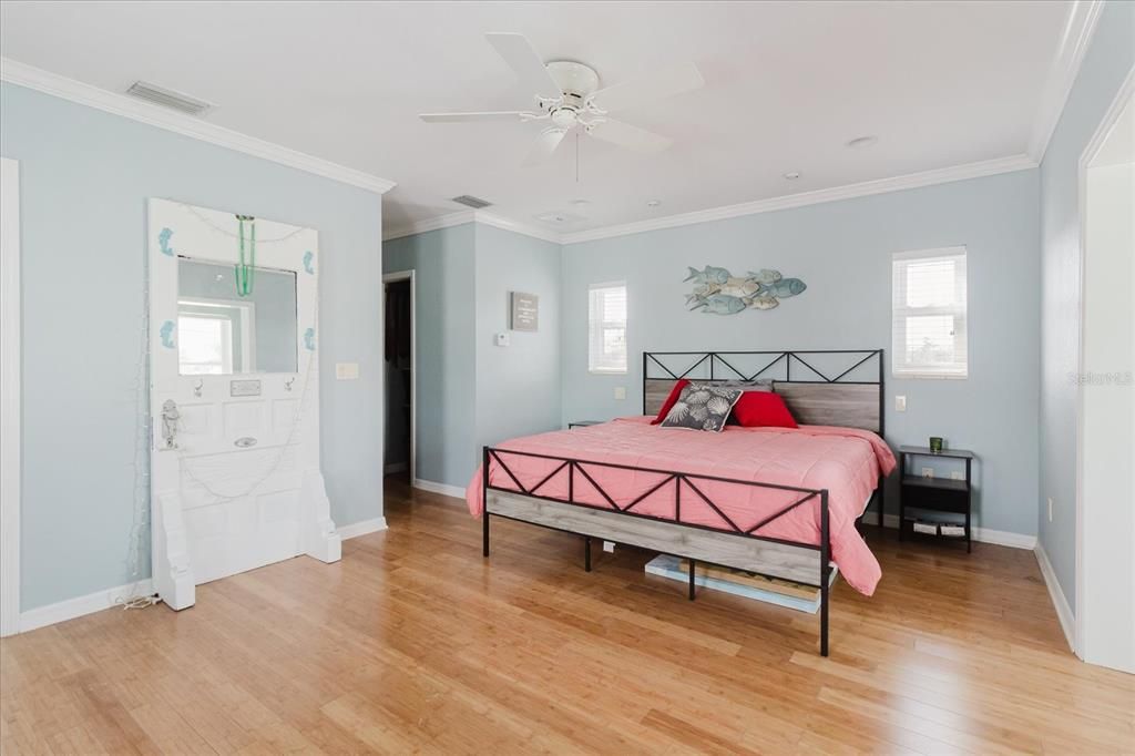 For Sale: $740,000 (3 beds, 3 baths, 2300 Square Feet)