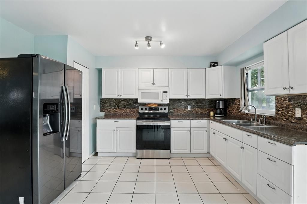 For Sale: $249,000 (3 beds, 2 baths, 1350 Square Feet)