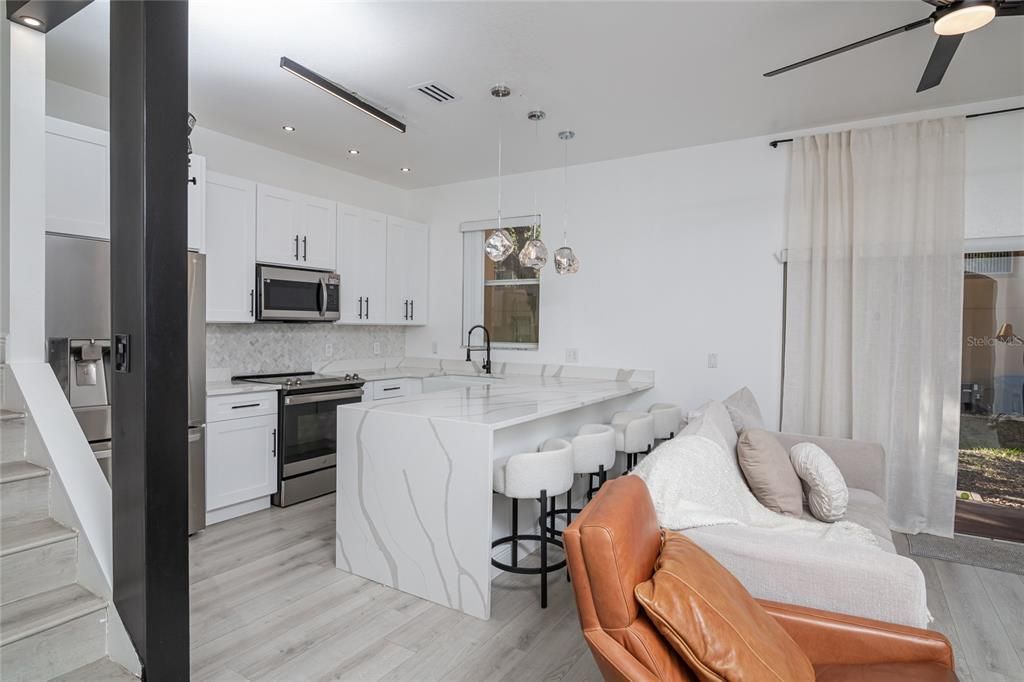 Под контрактом: $1,800 (2 спален, 2 ванн, 1492 Квадратных фут)