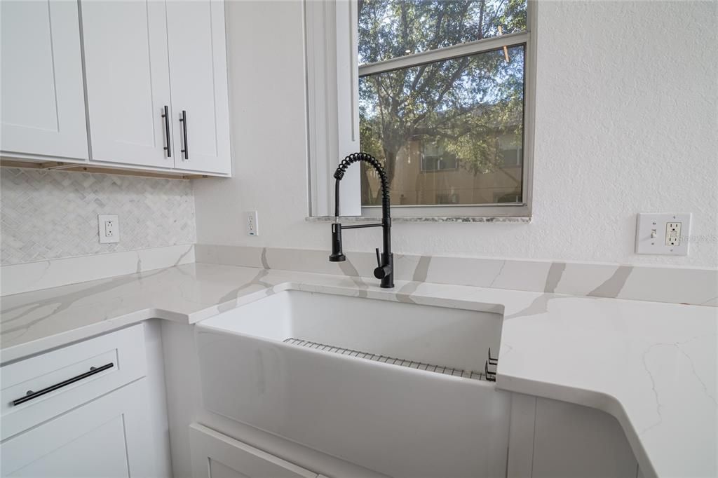 Под контрактом: $1,800 (2 спален, 2 ванн, 1492 Квадратных фут)