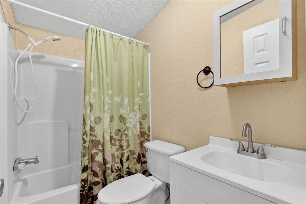 En Venta: $250,000 (4 camas, 2 baños, 1820 Pies cuadrados)