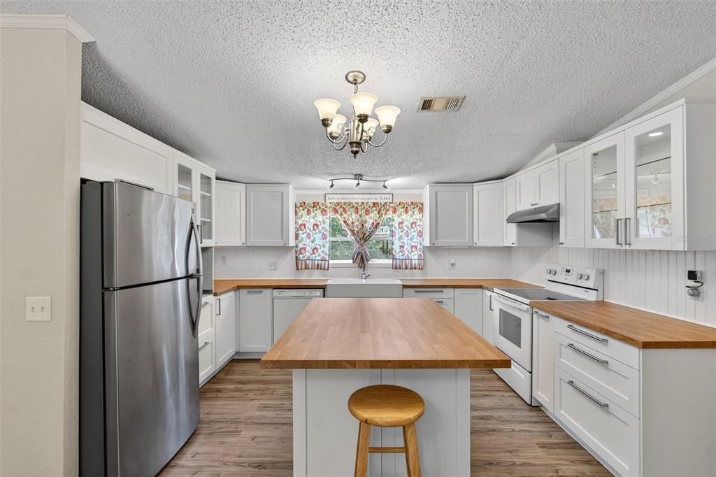 En Venta: $250,000 (4 camas, 2 baños, 1820 Pies cuadrados)