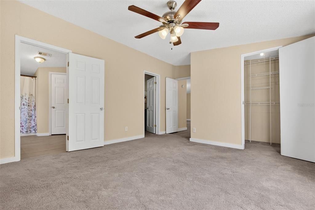 En Venta: $250,000 (4 camas, 2 baños, 1820 Pies cuadrados)