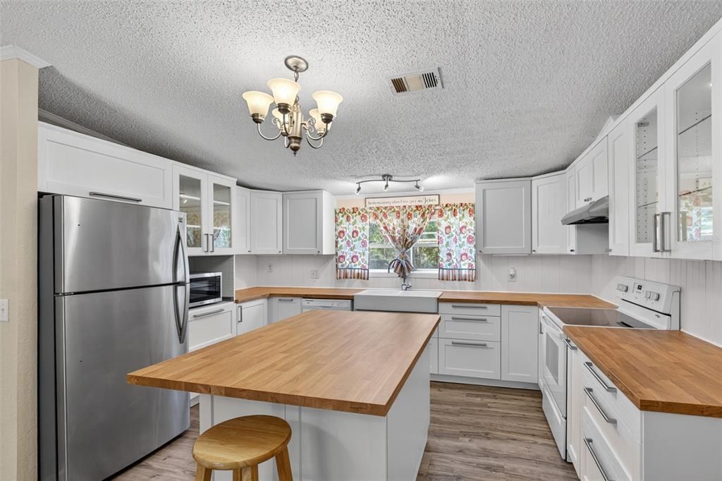 En Venta: $250,000 (4 camas, 2 baños, 1820 Pies cuadrados)