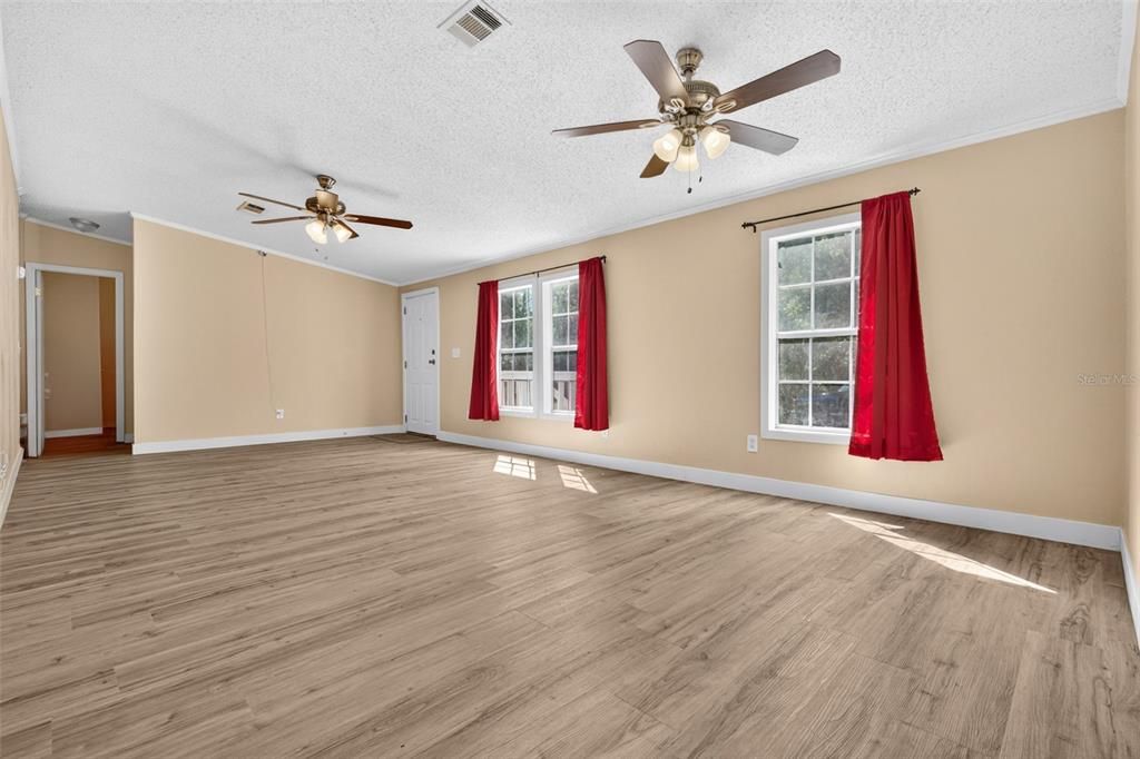 En Venta: $250,000 (4 camas, 2 baños, 1820 Pies cuadrados)