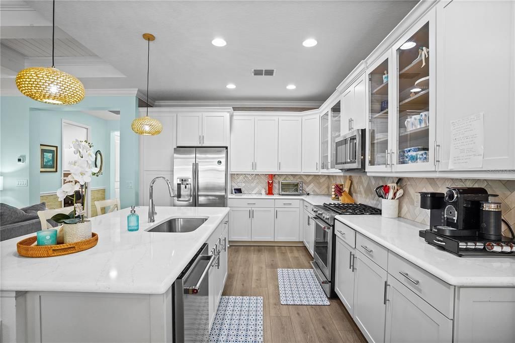 合同活跃: $565,000 (3 贝兹, 2 浴室, 1681 平方英尺)