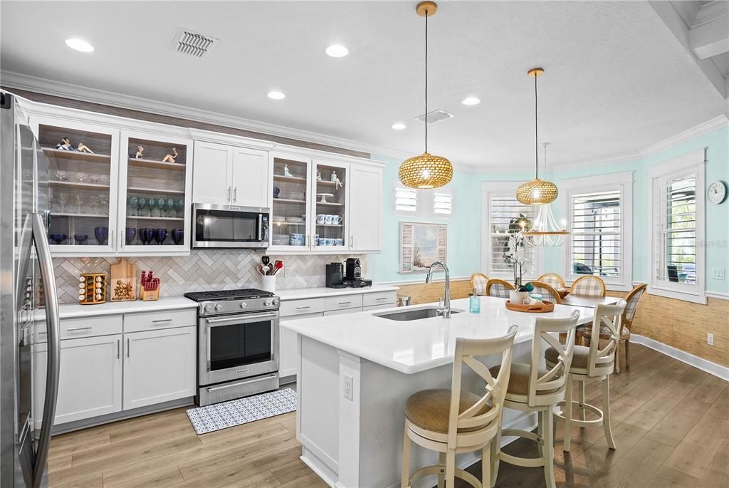 合同活跃: $565,000 (3 贝兹, 2 浴室, 1681 平方英尺)