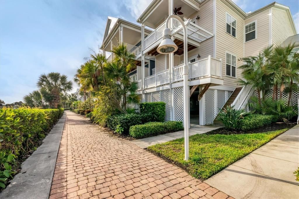 En Renta: $2,950 (4 camas, 3 baños, 2208 Pies cuadrados)