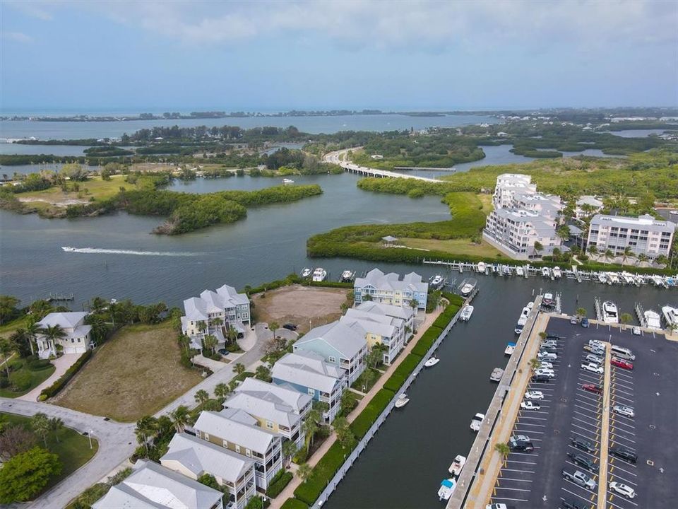 En Renta: $2,950 (4 camas, 3 baños, 2208 Pies cuadrados)