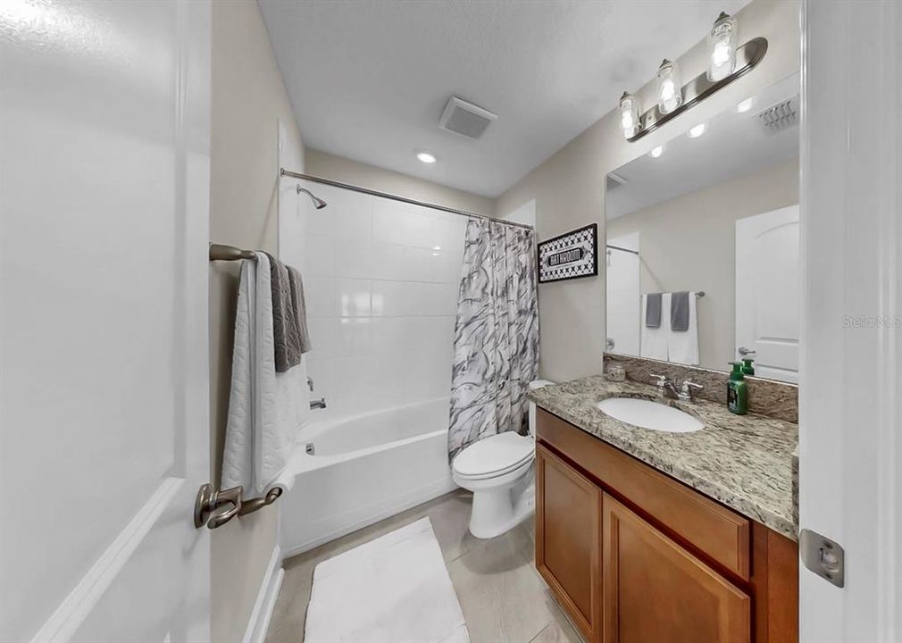 En Venta: $683,000 (5 camas, 3 baños, 2939 Pies cuadrados)