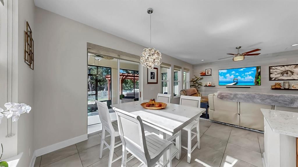 En Venta: $683,000 (5 camas, 3 baños, 2939 Pies cuadrados)