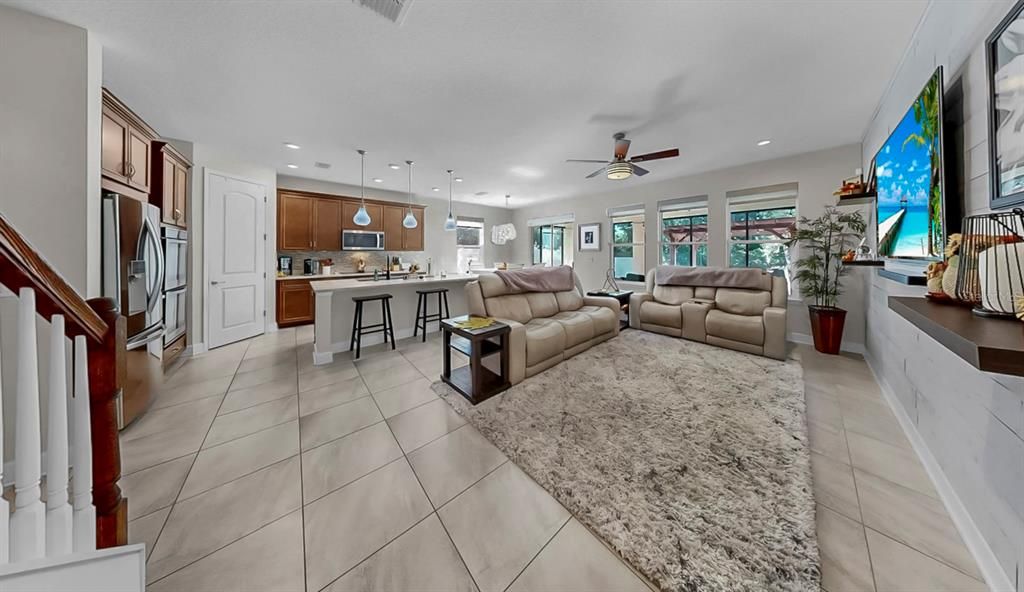 En Venta: $683,000 (5 camas, 3 baños, 2939 Pies cuadrados)