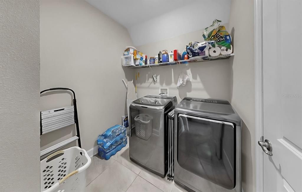 En Venta: $683,000 (5 camas, 3 baños, 2939 Pies cuadrados)