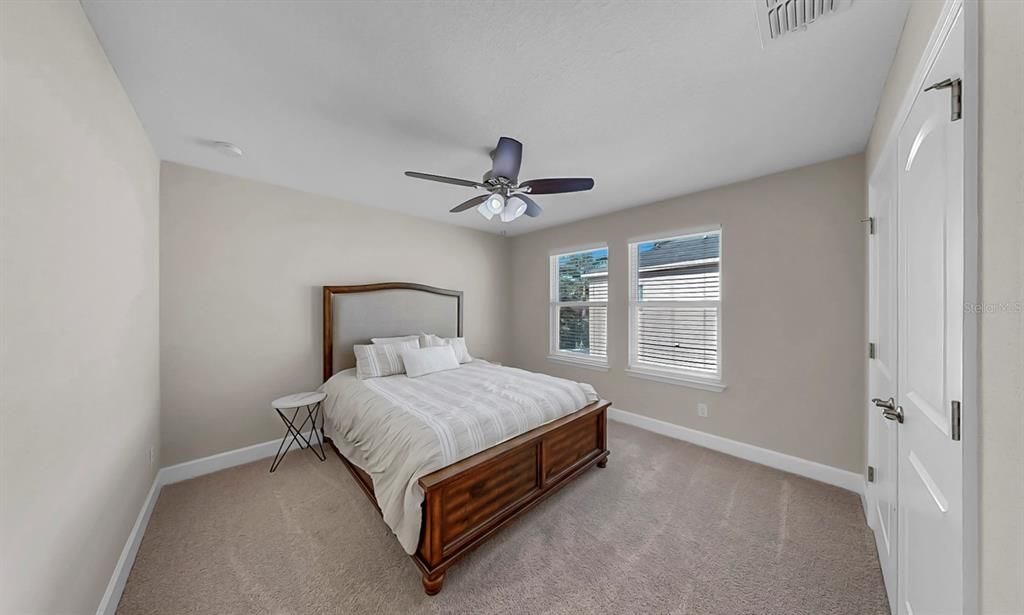 En Venta: $683,000 (5 camas, 3 baños, 2939 Pies cuadrados)