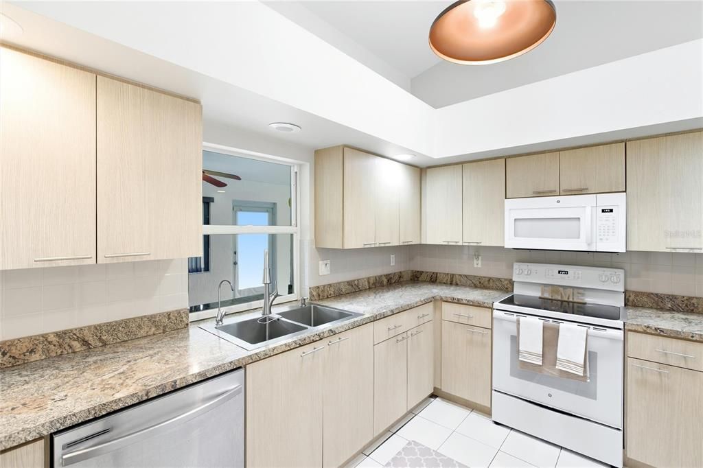 For Sale: $335,000 (3 beds, 2 baths, 2134 Square Feet)