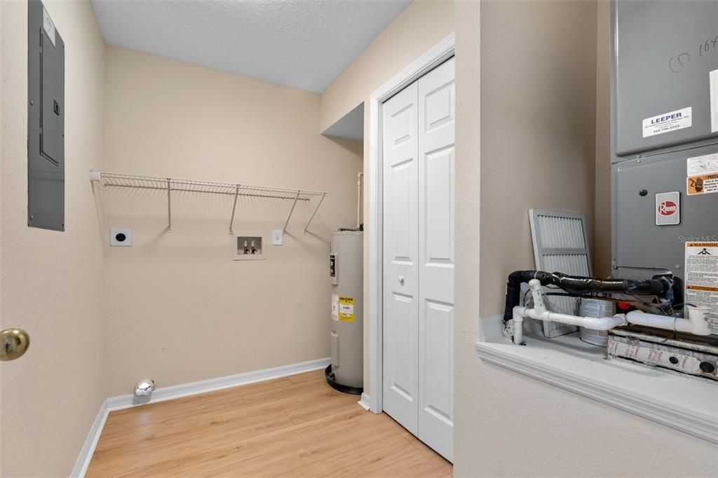 For Sale: $190,000 (3 beds, 2 baths, 1092 Square Feet)