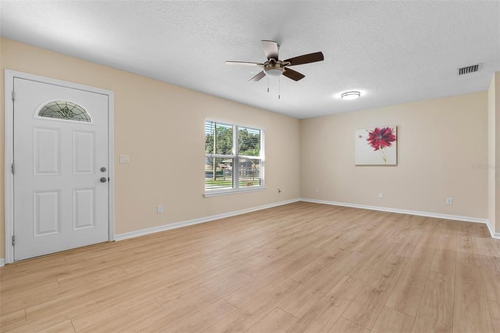 For Sale: $190,000 (3 beds, 2 baths, 1092 Square Feet)