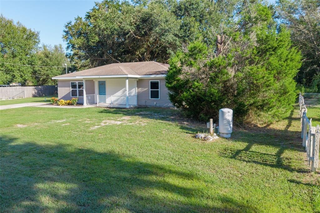 For Sale: $190,000 (3 beds, 2 baths, 1092 Square Feet)