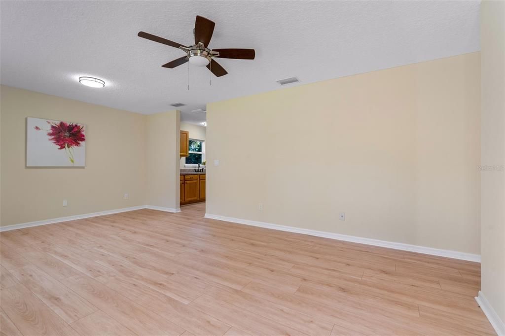 For Sale: $190,000 (3 beds, 2 baths, 1092 Square Feet)