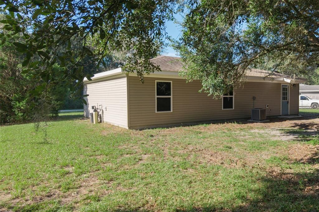 For Sale: $190,000 (3 beds, 2 baths, 1092 Square Feet)