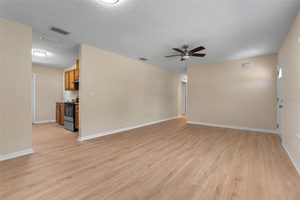 For Sale: $190,000 (3 beds, 2 baths, 1092 Square Feet)