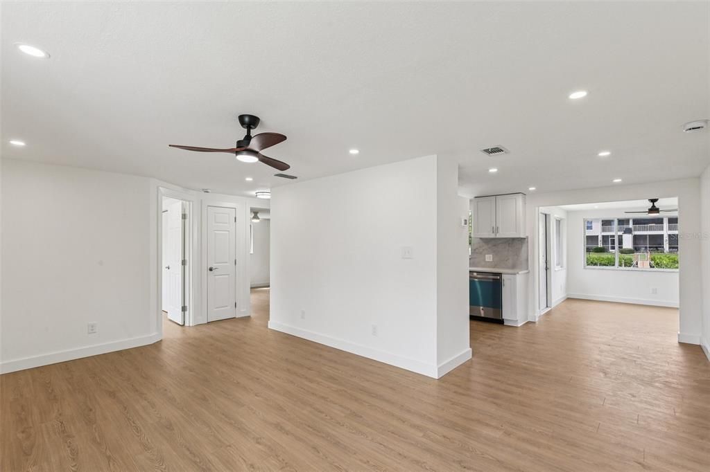 待售: $300,000 (3 贝兹, 2 浴室, 1168 平方英尺)