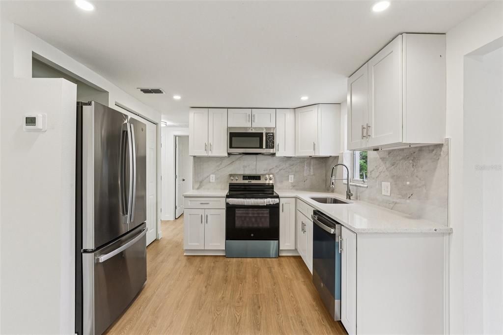 待售: $300,000 (3 贝兹, 2 浴室, 1168 平方英尺)